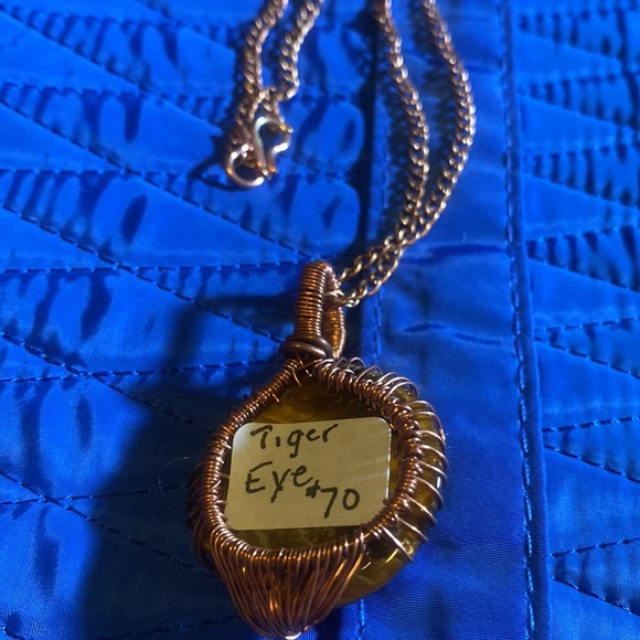 Adjustable hand copper color wire wrapped, tree of life, with tiger’s eye gem - Picture 3 of 3